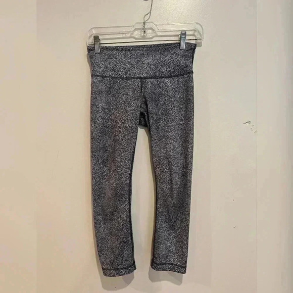 Lululemon 
Wunder Under High Rise Crop Leggings - Picture 2 of 7
